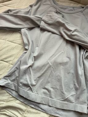 Athleta Light Gray Seamless Athletic align Long Sleeve Top